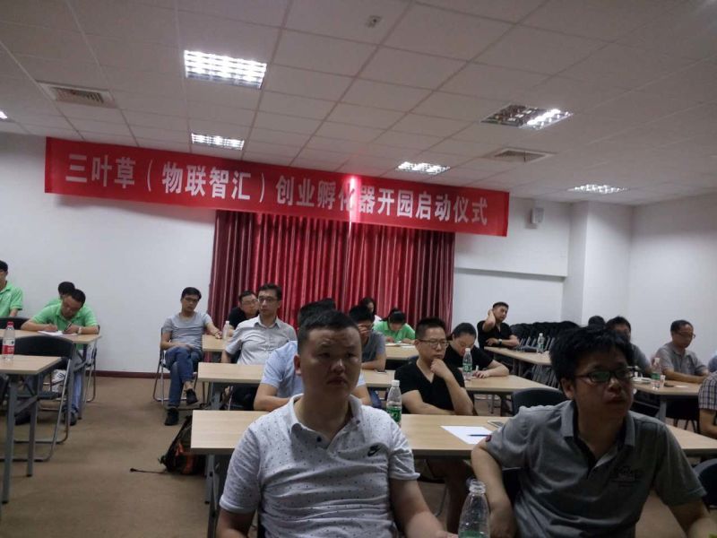 13日商会召开“标准化、智能化、绿色化物流”主题沙龙 13日商会召开“标准化、智能化、绿色化物流”主题沙龙
